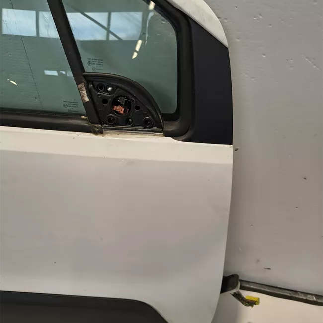 Porta anteriore destra
