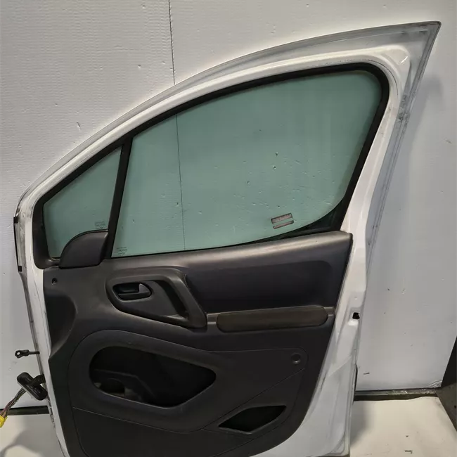 Porta anteriore destra