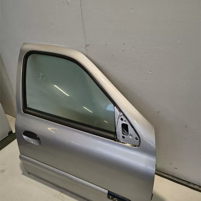 Porta anteriore destra