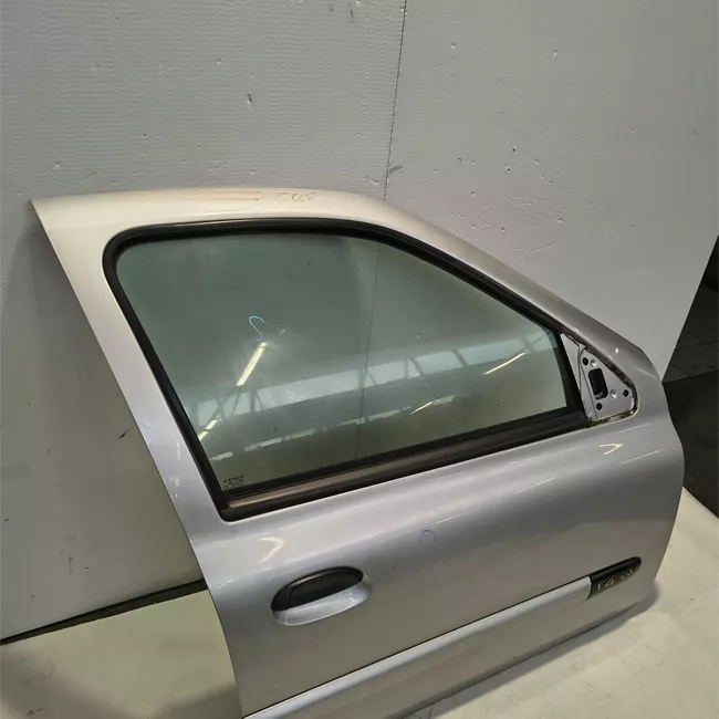 Porta anteriore destra