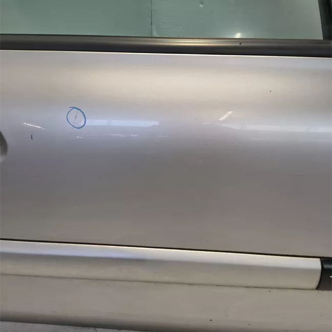 Porta anteriore destra