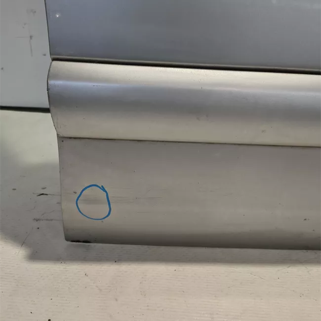 Porta anteriore destra