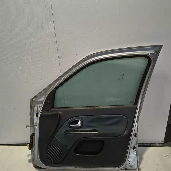 Porta anteriore destra