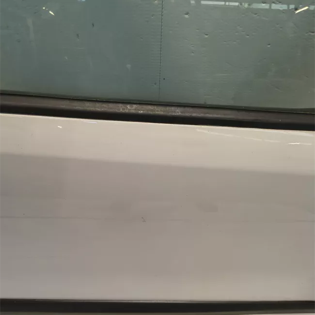 Porta anteriore destra