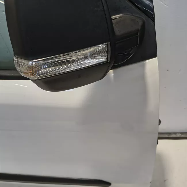 Porta anteriore destra