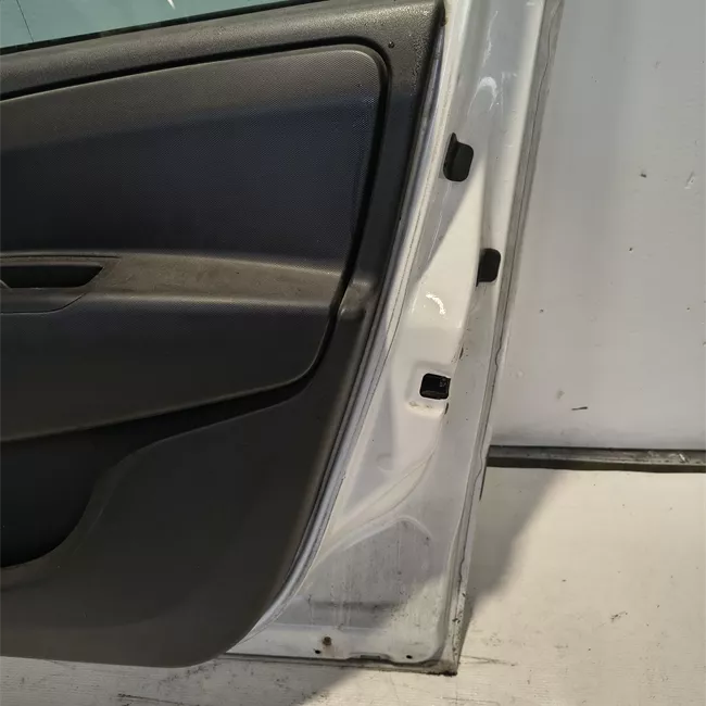 Porta anteriore destra