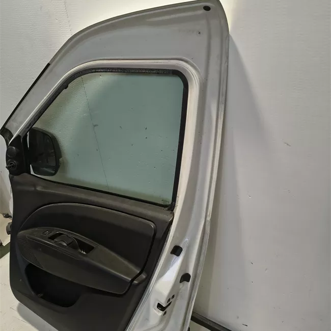 Porta anteriore destra