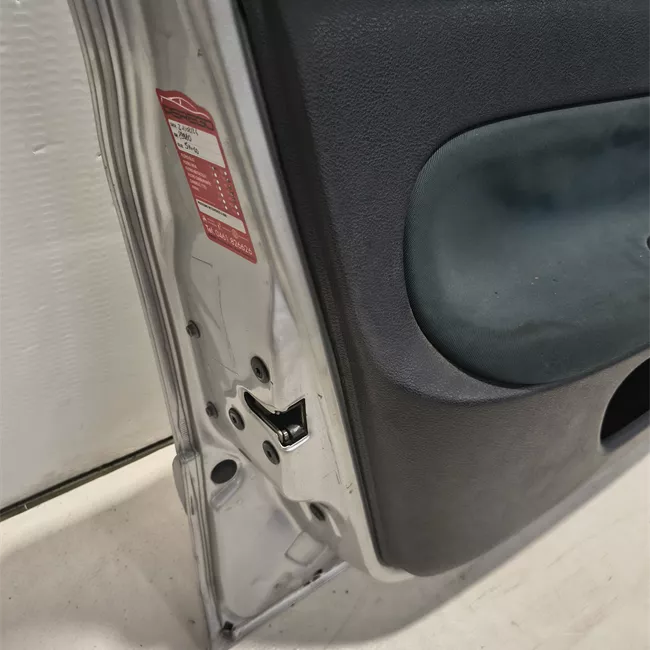 Porta anteriore sinistra