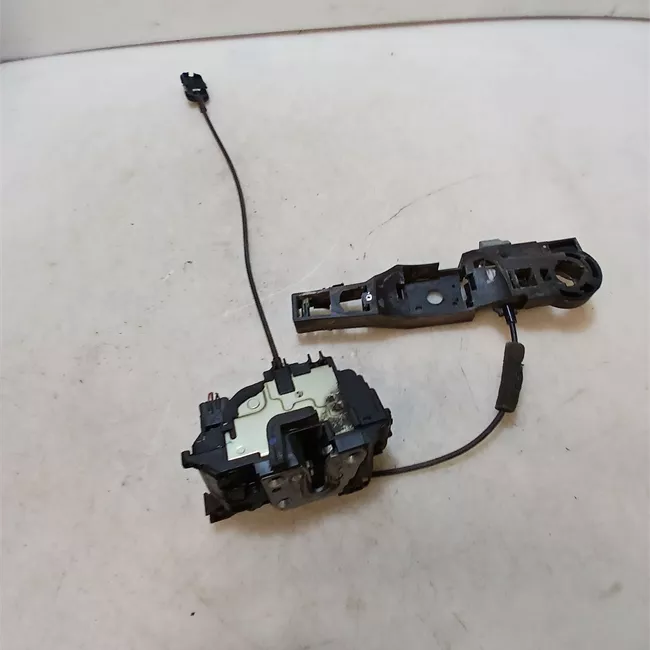 Serratura porta anteriore destra con bloccaggio elettromagnetico
