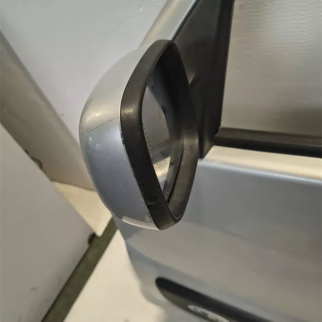 Porta anteriore sinistra