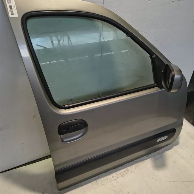 Porta anteriore destra