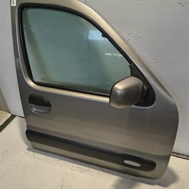 Porta anteriore destra