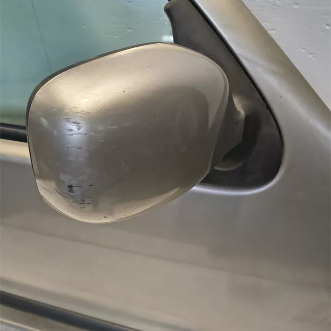 Porta anteriore destra