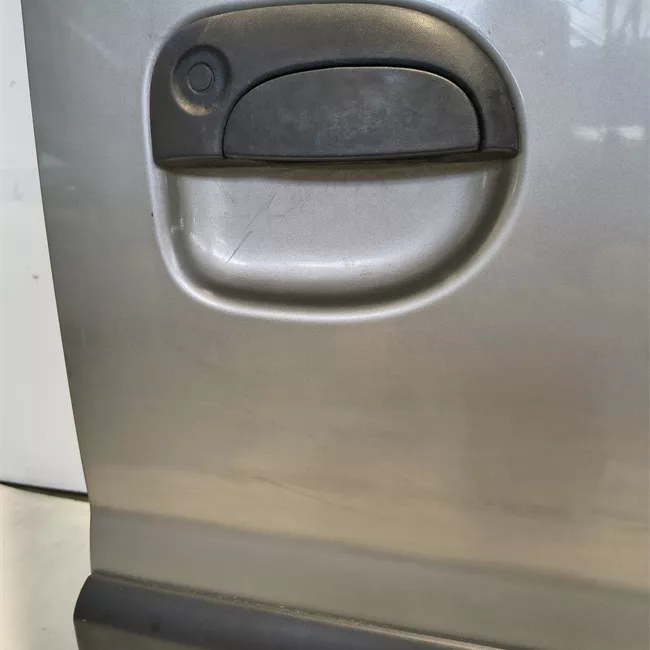 Porta anteriore destra