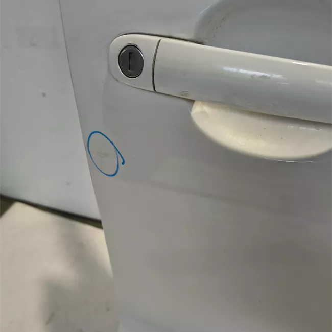 Porta anteriore destra