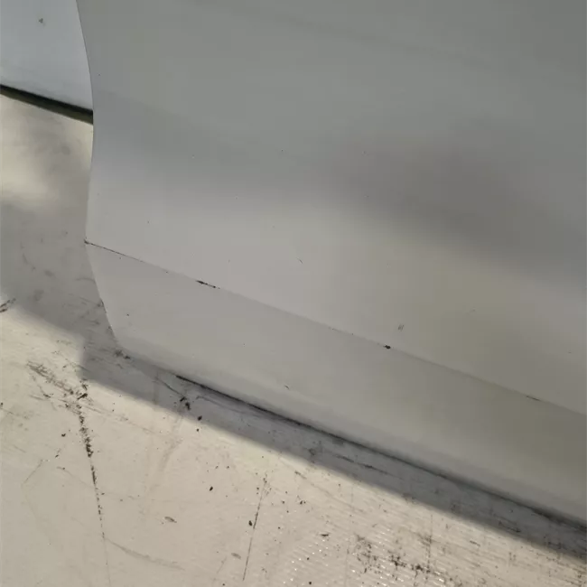 Porta anteriore destra