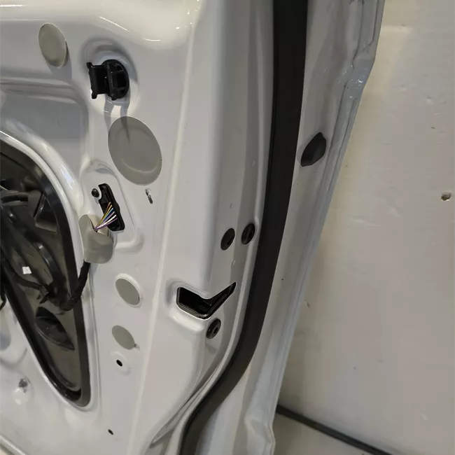Porta anteriore destra