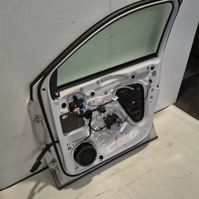 Porta anteriore destra