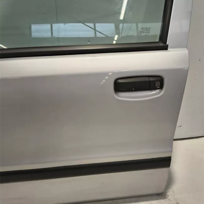 Porta anteriore sinistra