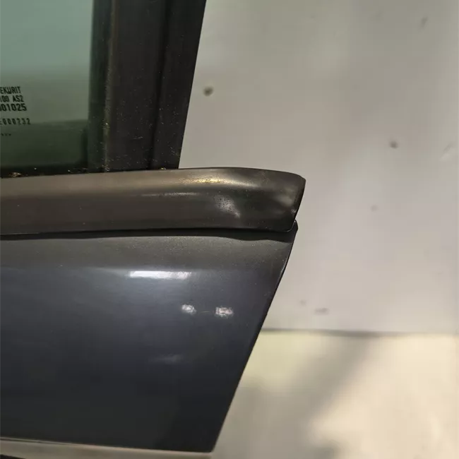Porta anteriore sinistra
