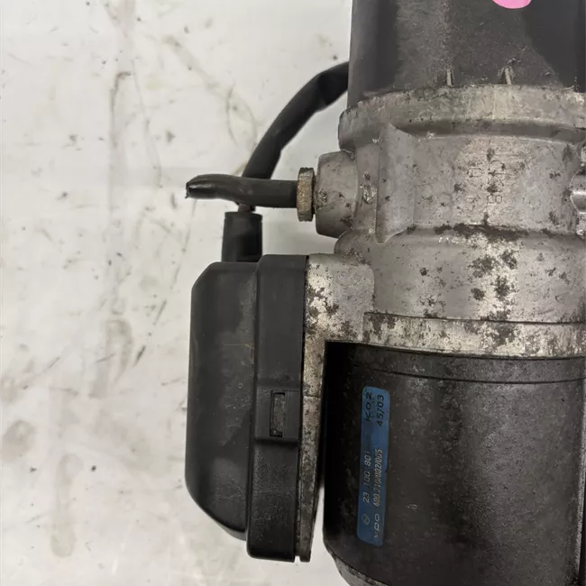 Pompa servosterzo con serbatoio