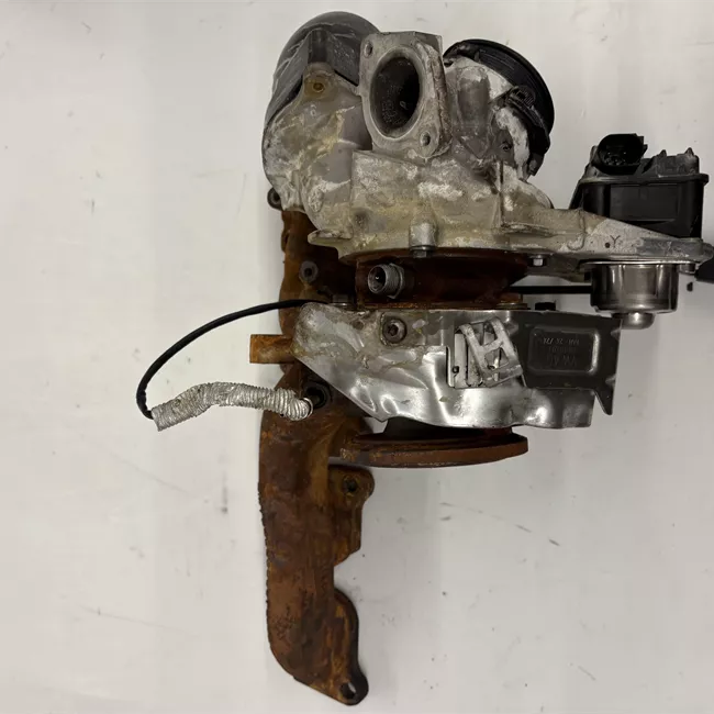 Turbocompressore con collettore scarico