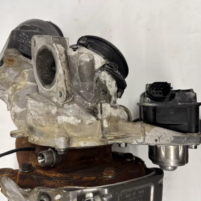 Turbocompressore con collettore scarico