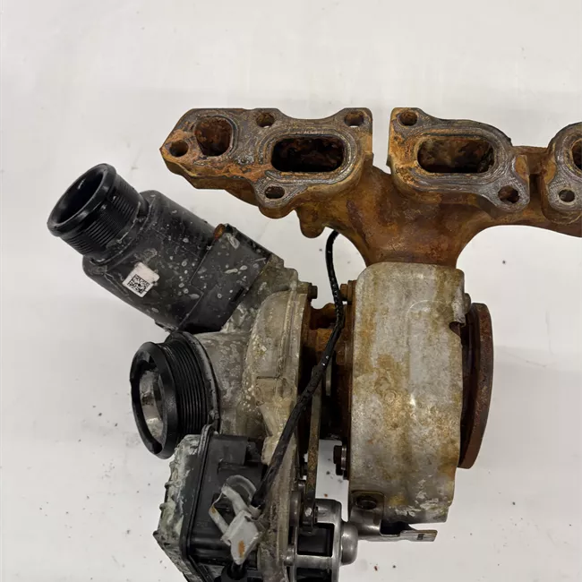 Turbocompressore con collettore scarico
