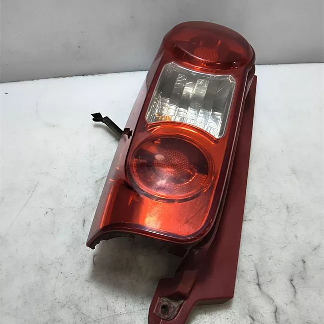 Fanale posteriore destro 2 porte sollev
