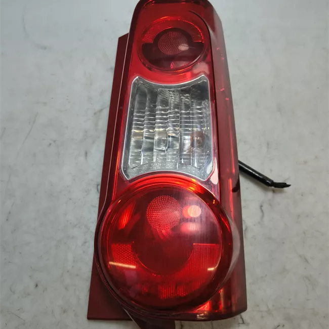Fanale posteriore destro 2 porte sollev