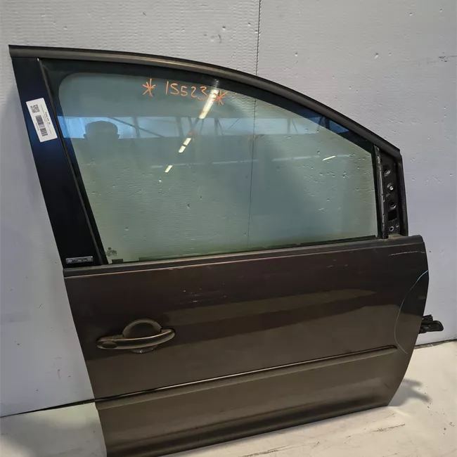 Porta anteriore destra