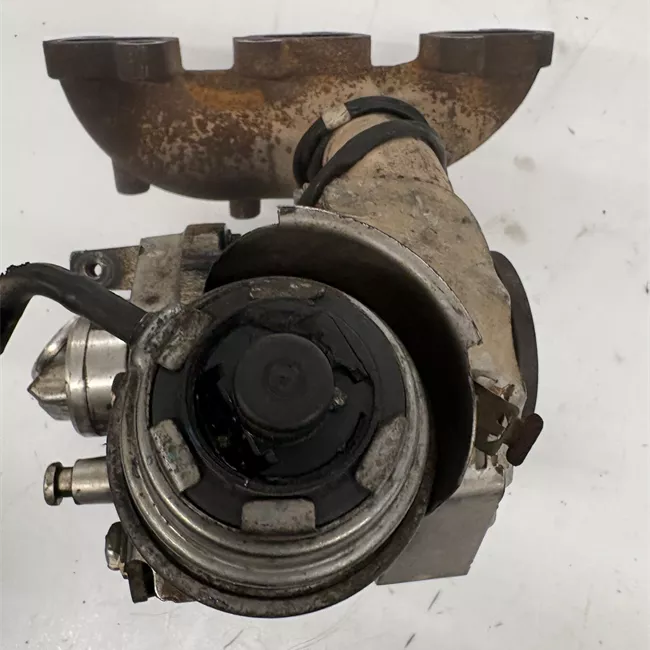 Turbocompressore con collettore scarico
