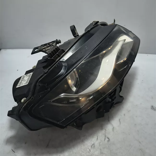 Proiettore destro Xeno