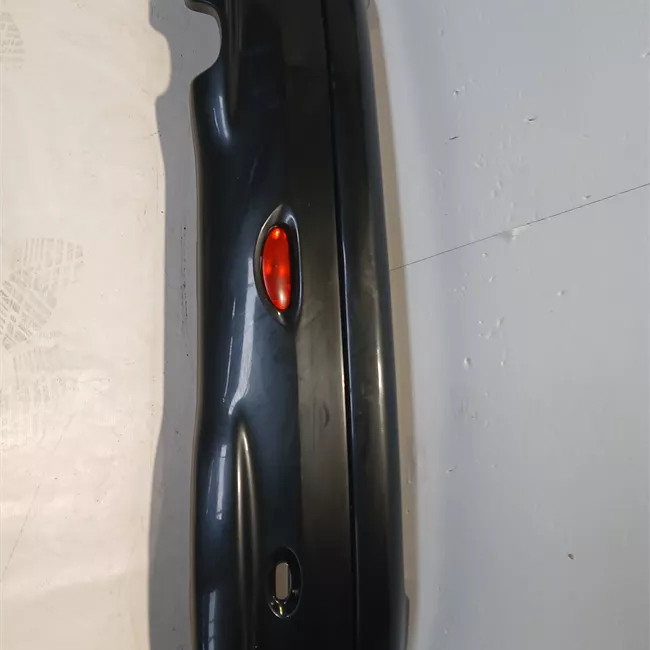 Paraurti posteriore con kit di fissaggio primer