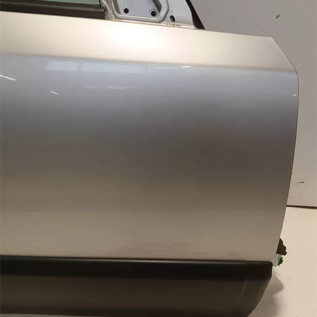 Porta anteriore destra