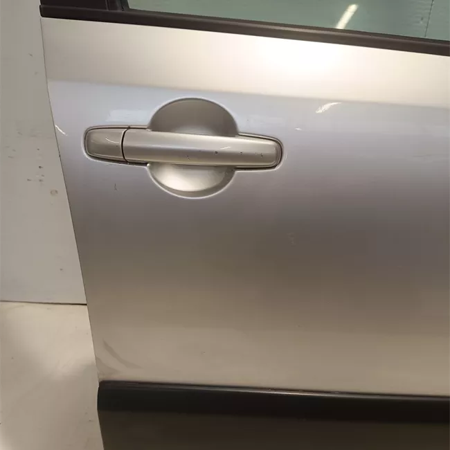 Porta anteriore destra