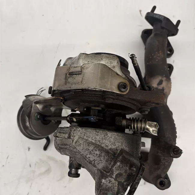 Turbocompressore con collettore scarico