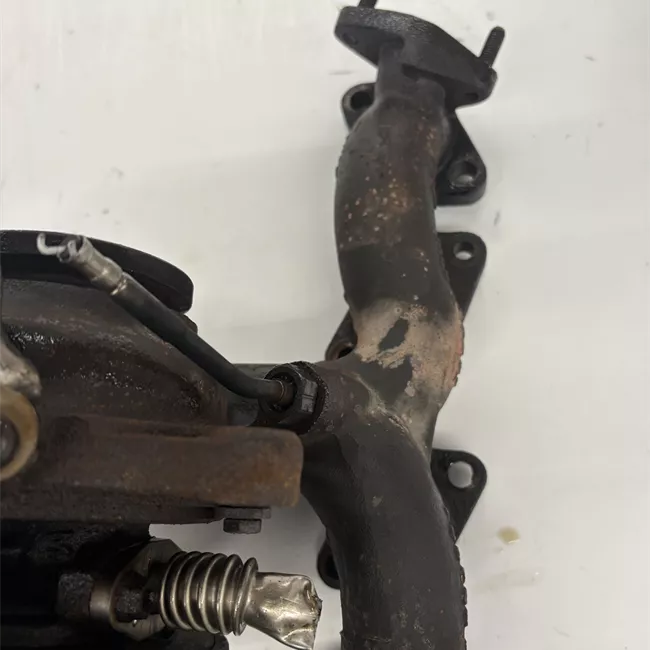 Turbocompressore con collettore scarico