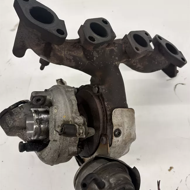 Turbocompressore con collettore scarico