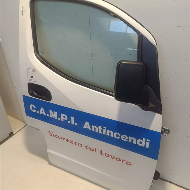 Porta anteriore destra