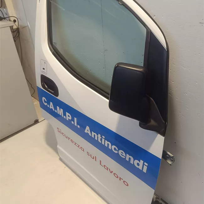 Porta anteriore destra