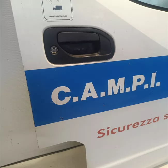 Porta anteriore destra