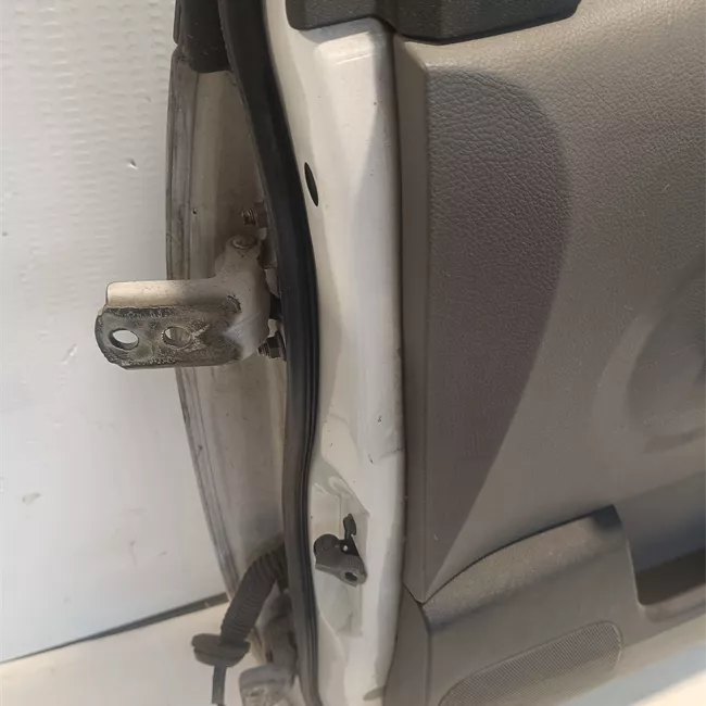 Porta anteriore destra