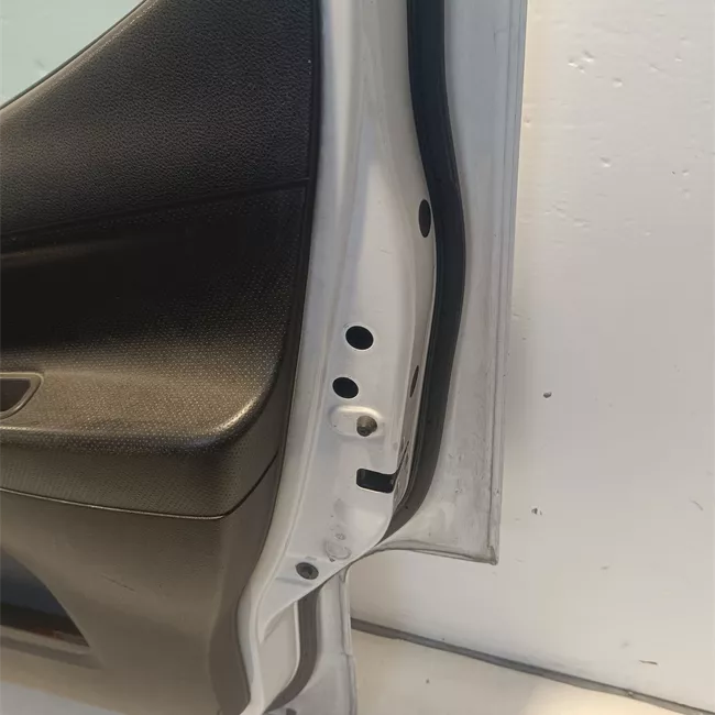 Porta anteriore destra