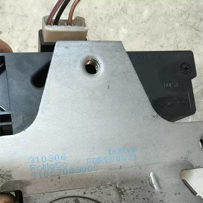 Serratura portello posteriore t.5A900108<
