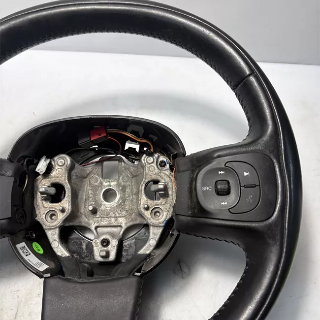 Volante con comandi nero
