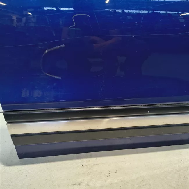 Porta anteriore destra