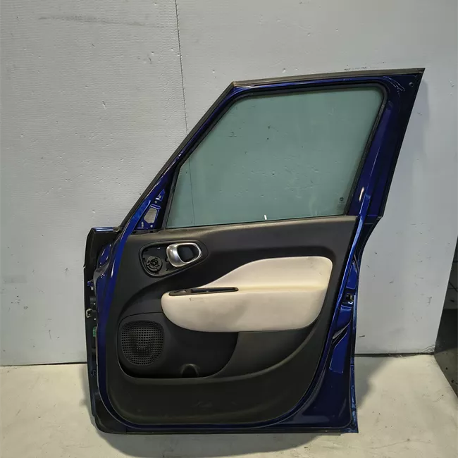 Porta anteriore destra