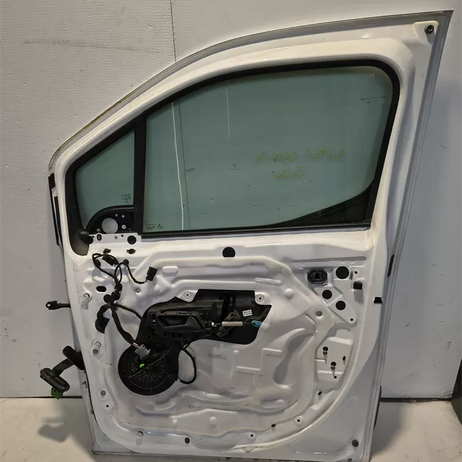 Porta anteriore destra