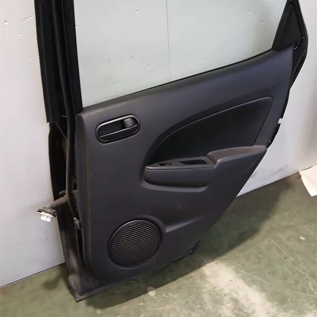 Porta posteriore destra